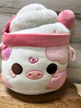 Sakura Mooshake Cuddle Barn